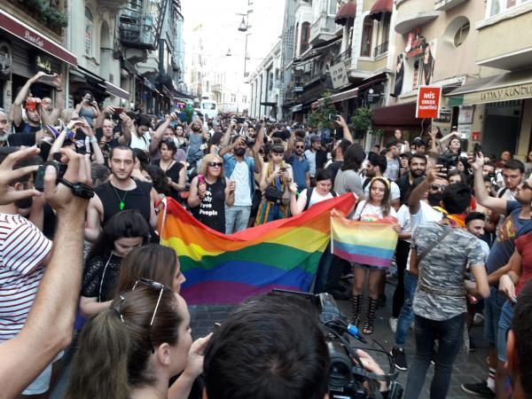 Haber | GÜVENLİK NEDENİYLE (!) YASAKLANAN İSTANBUL LGBTİ+ ONUR YÜRÜYÜŞÜ’NE POLİS MÜDAHALESİ