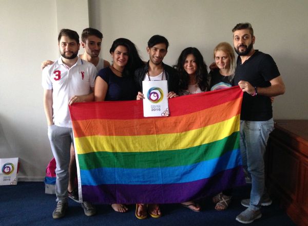 Haber | Ermenistan’da 30 Kişilik Bir Grup, ‘Türk’ Sloganları Eşliğinde LGBT Aktivistlere Saldırdı!