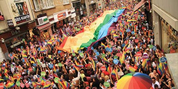 Haber | İSTANBUL VALİLİĞİ 27. LGBTİ+ ONUR YÜRÜYÜŞÜ İÇİN YAPILAN BAŞVURUYU REDDETTİ