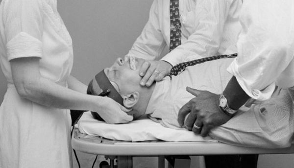 Haber | S�ZDE E�C�NSELL�K TEDAV�S� ADI ALTINDA AYLARCA ELEKTR�K �OKUNA MARUZ KALAN ADAM �Z�R BEKL�YOR